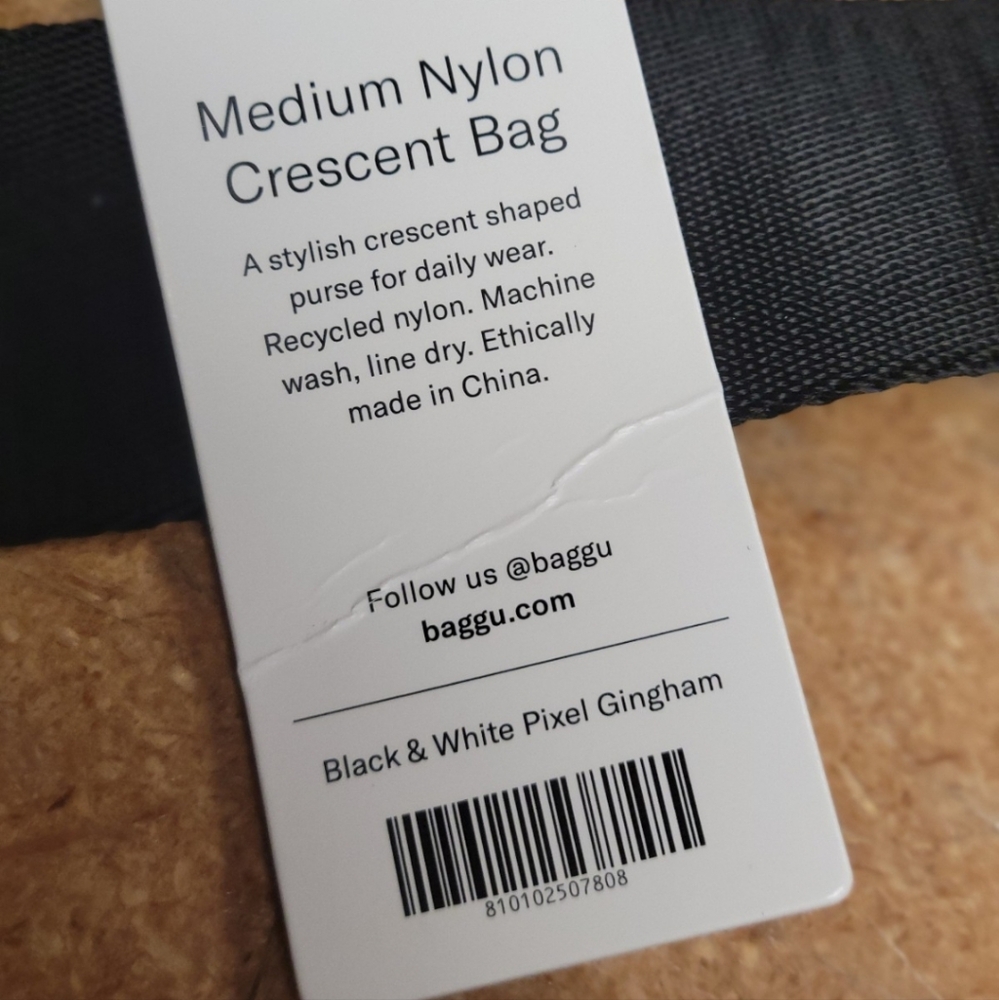NWT BAGGU BLACK AND WHITE PIXEL GINGHAM MEDIUM CRESCENT BAG - Picture 5 of 5
